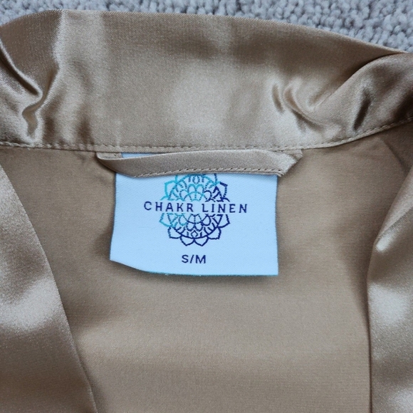 Gold Robe - Picture 2 of 7